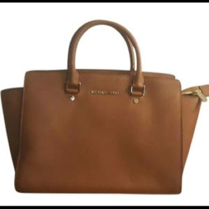 Michaels Kors Selma - Large, Suntan Brown